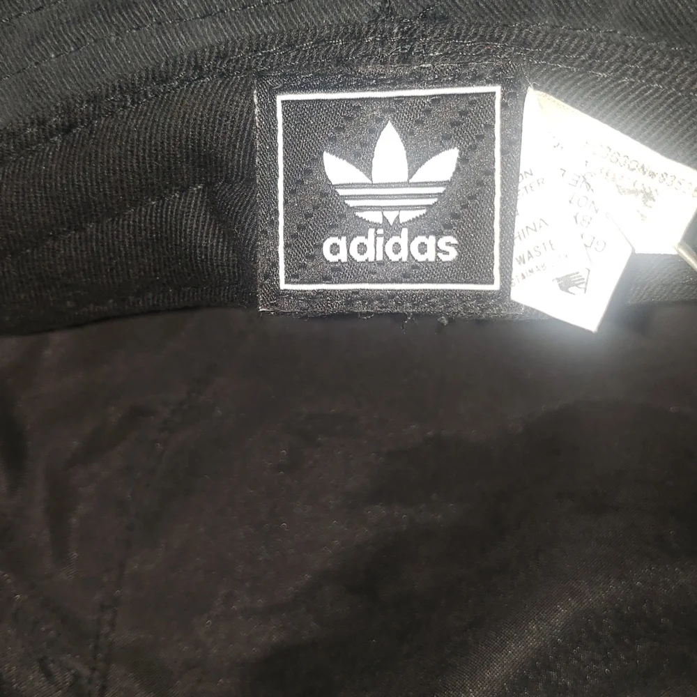 New Adidas bucket hat ...osfm - Picture 3 of 4